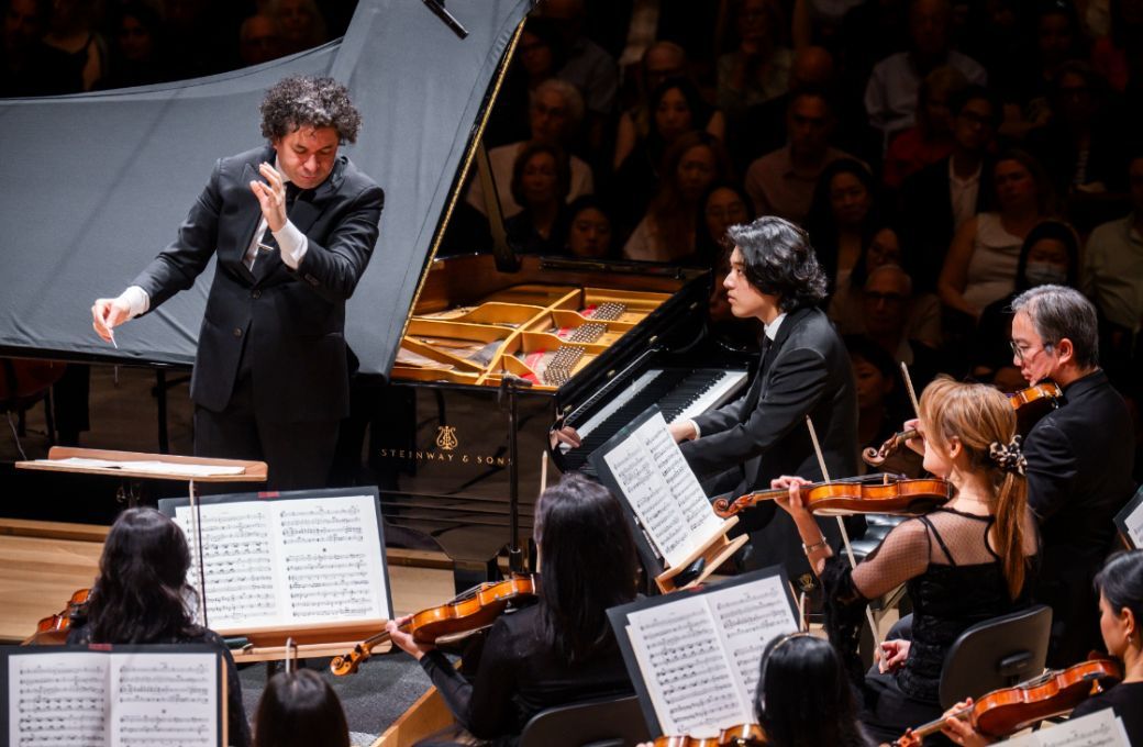 Gustavo Dudamel, Yunchan Lim and the New York Philharmonic &copy; Chris Lee