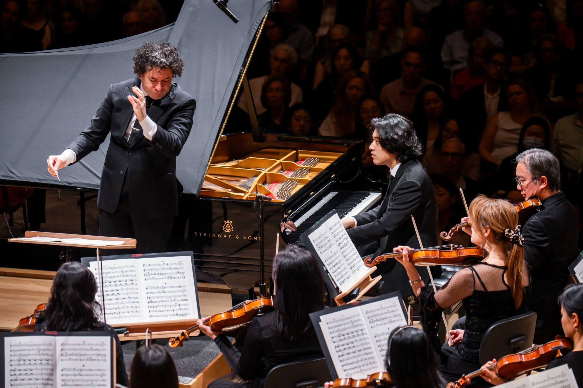 Gustavo Dudamel opens the New York Philharmonic season | Bachtrack
