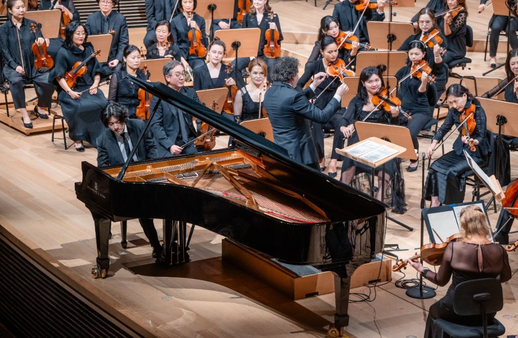 Yunchan Lim, Gustavo Dudamel and the New York Philharmonic &copy; Brandon Patoc