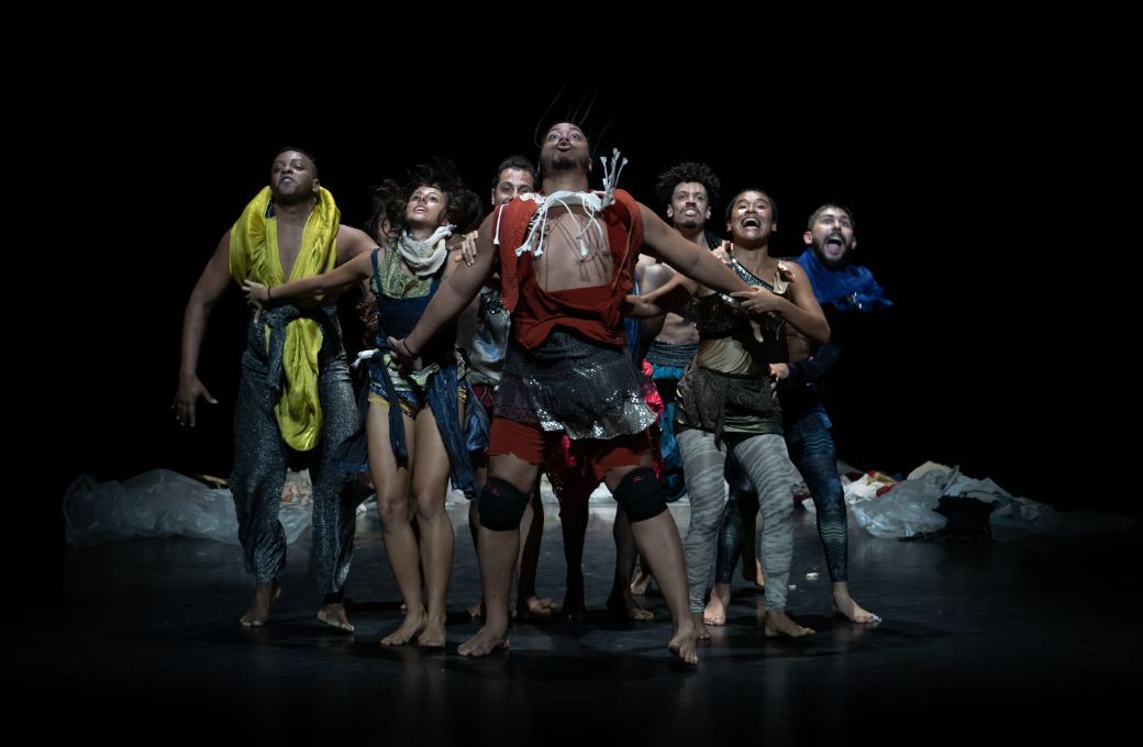 <i>Borda</i> de Lia Rodrigues au Centquatre &copy; Sammi Landweer