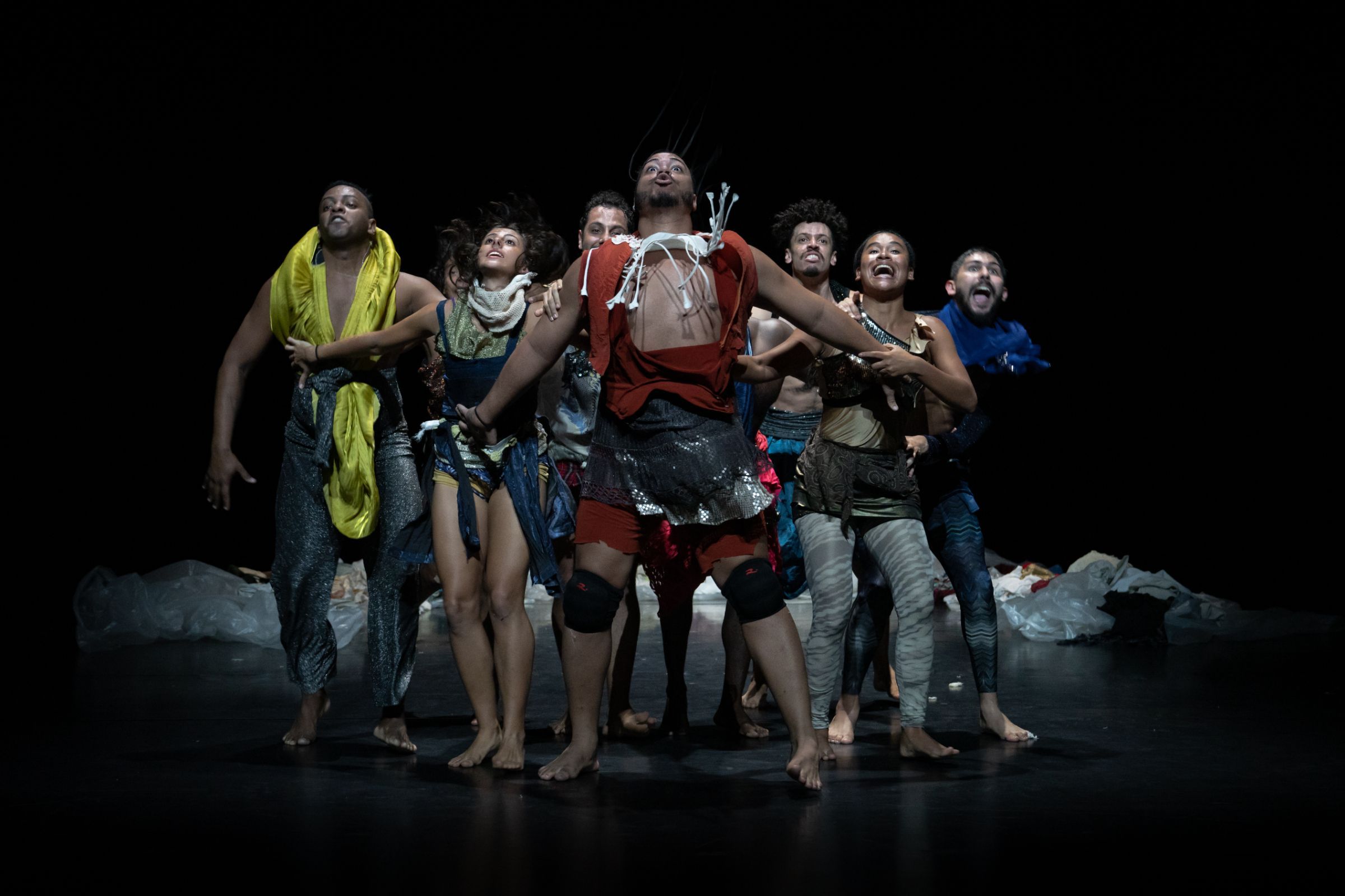 <i>Borda</i> de Lia Rodrigues au Centquatre &copy; Sammi Landweer