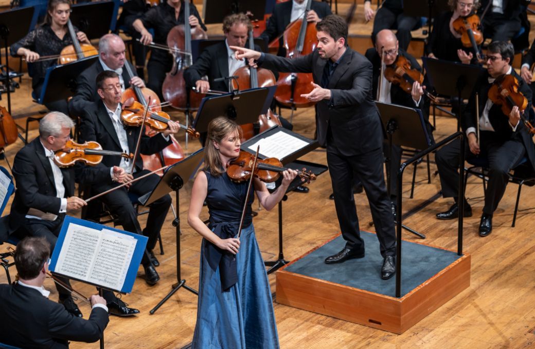Lisa Batiashvili und Lahav Shani mit den Münchner Philharmonikern &copy; Patrick Hurlimann | Lucerne Festival