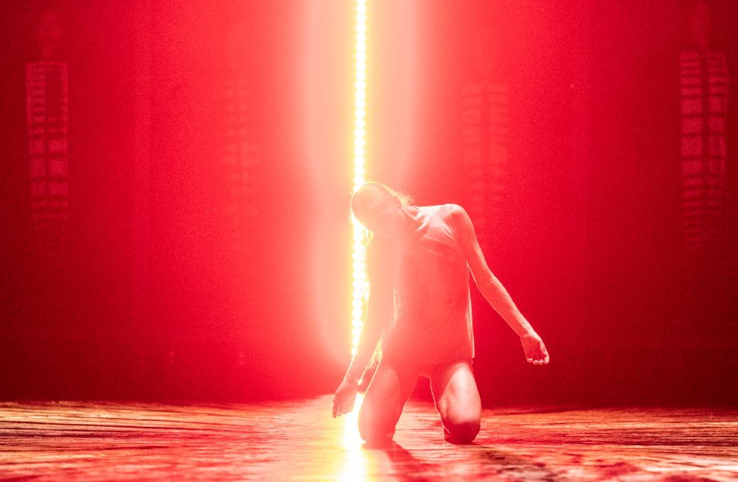 Grete Sofie Borud Nybakken in Wayne McGregor's <i>Jocasta's Line/Antigone</i> &copy; Erik Berg