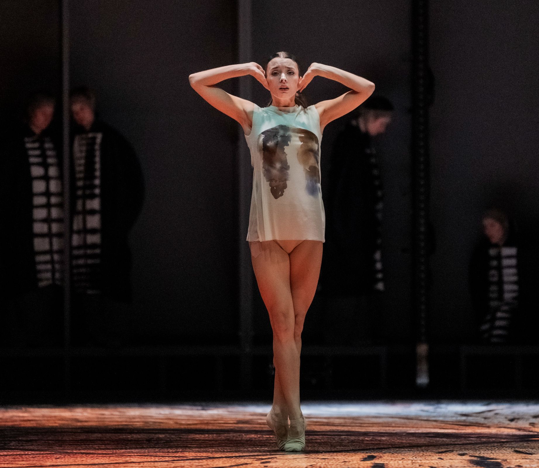 Anaïs Touret in Wayne McGregor's <i>Jocasta's Line/Antigone</i> &copy; Erik Berg