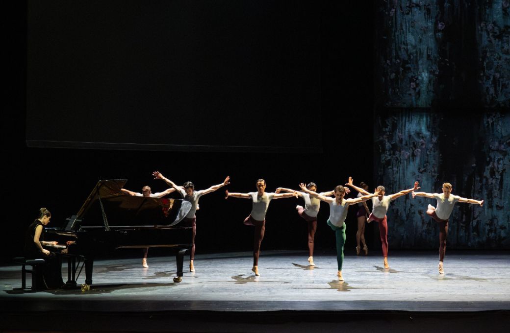 Ballett am Rhein in Bridget Breiner's <i>Concerto for the Left Hand</i> &copy; Altin Kaftira