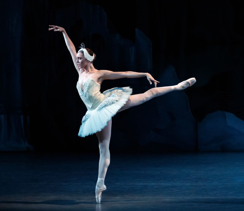 Isabella LaFreniere in George Balanchine's <i>Swan Lake</i> © Erin Baiano
