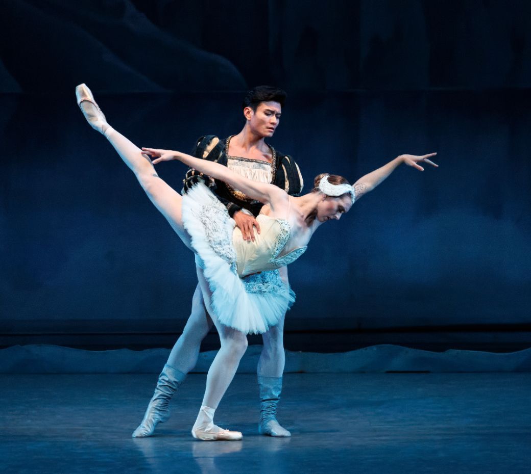 Isabella LaFreniere and Chun Wai Chan in George Balanchine's <i>Swan Lake</i> © Erin Baiano