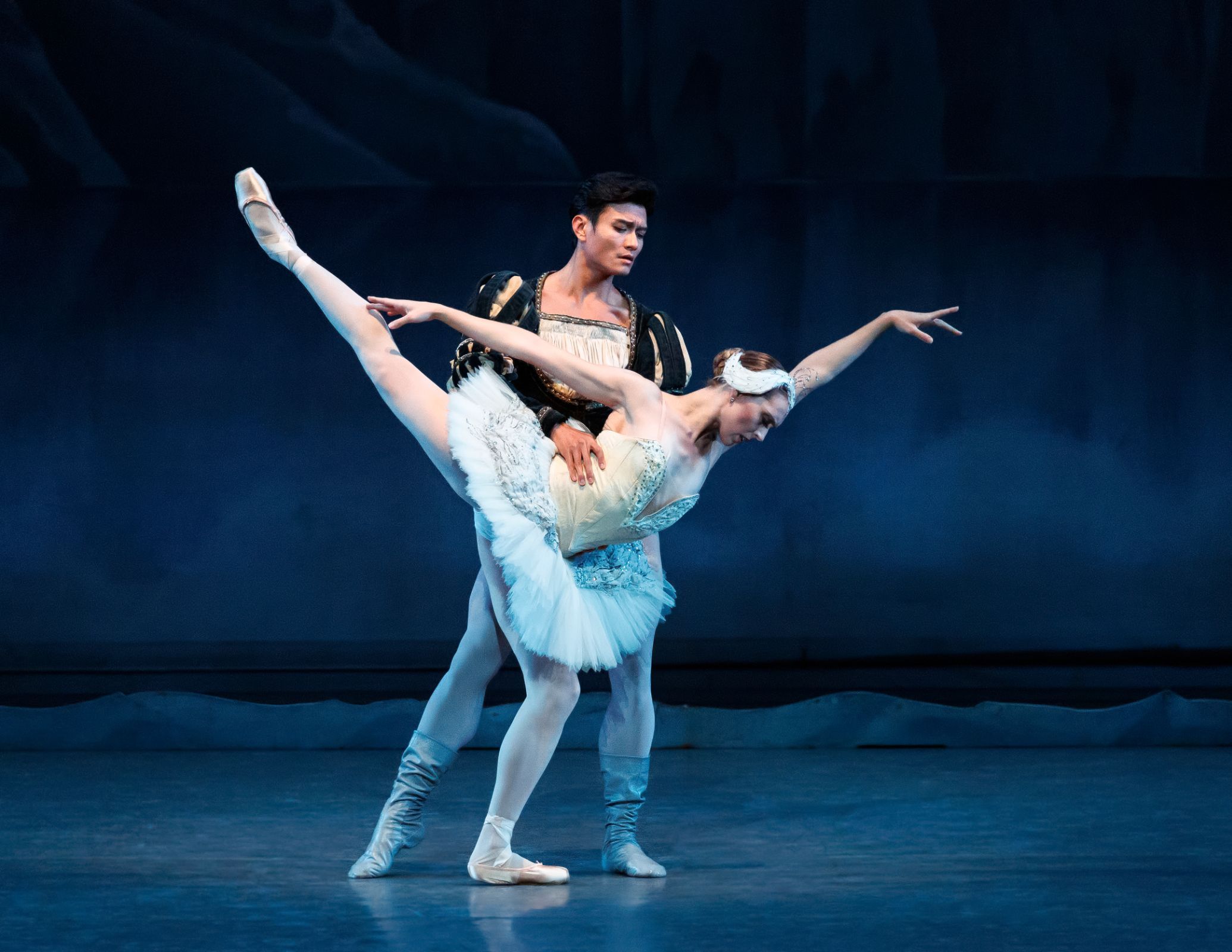 Isabella LaFreniere and Chun Wai Chan in George Balanchine's <i>Swan Lake</i> © Erin Baiano