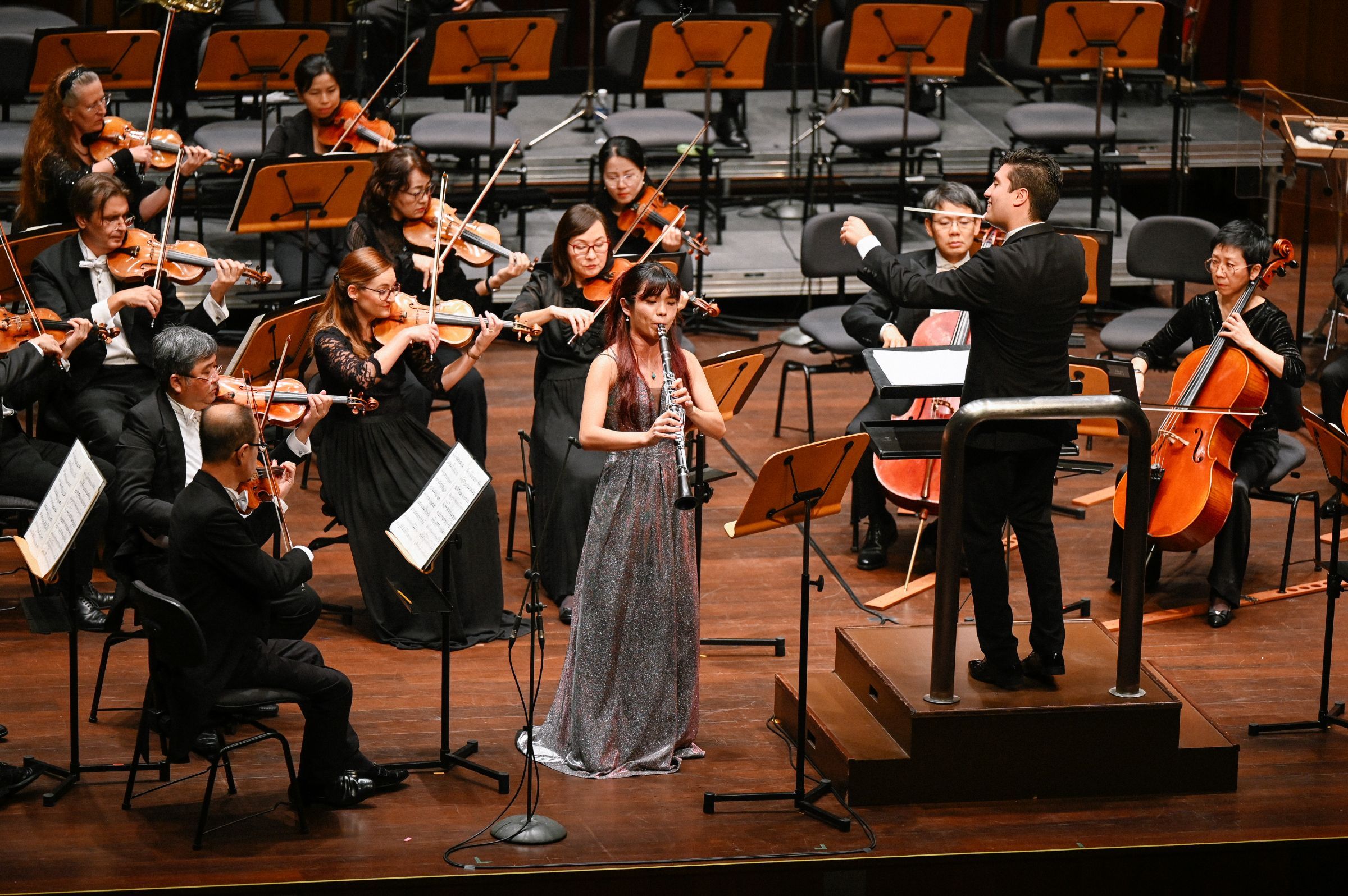 Jay Roon Chua, Rodolfo Barráez and the Singapore Symphony Orchestra © Clive Choo | Singapore Symphony Orchestra