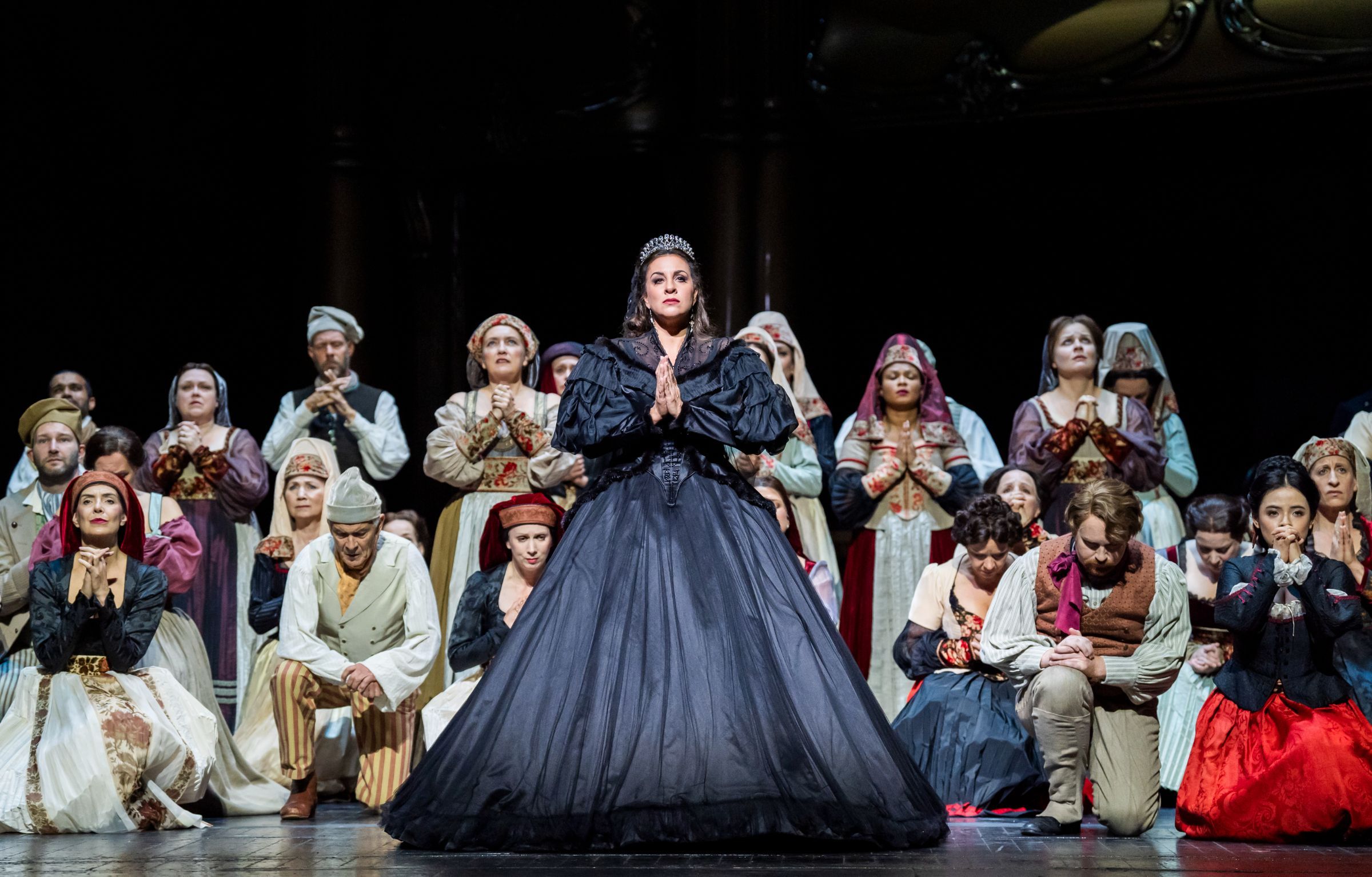 Joyce El-Khoury (Hélène) and the Royal Opera Chorus &copy; The Royal Opera 2025 | Tristram Kenton