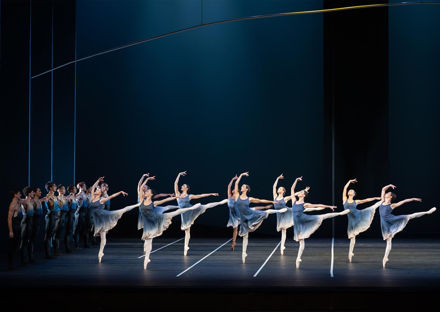 Dutch National Ballet in Toer van Schayk's <i>7th Symphony</i> &copy; Altin Kaftira