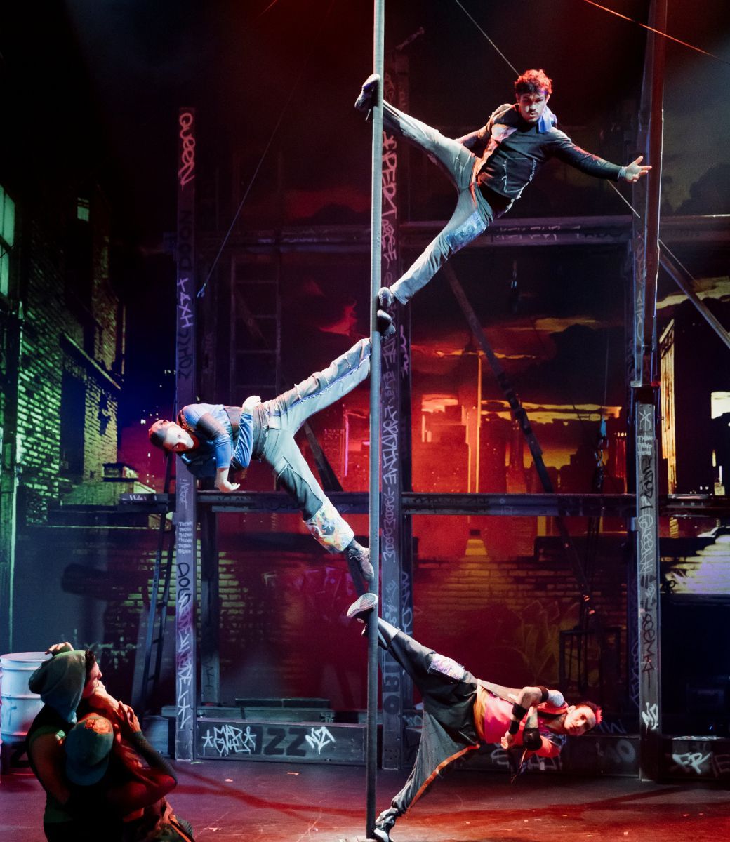 Cirque &Eacute;loize in <i>iD Reloaded</i> &copy; Caroline Thibault