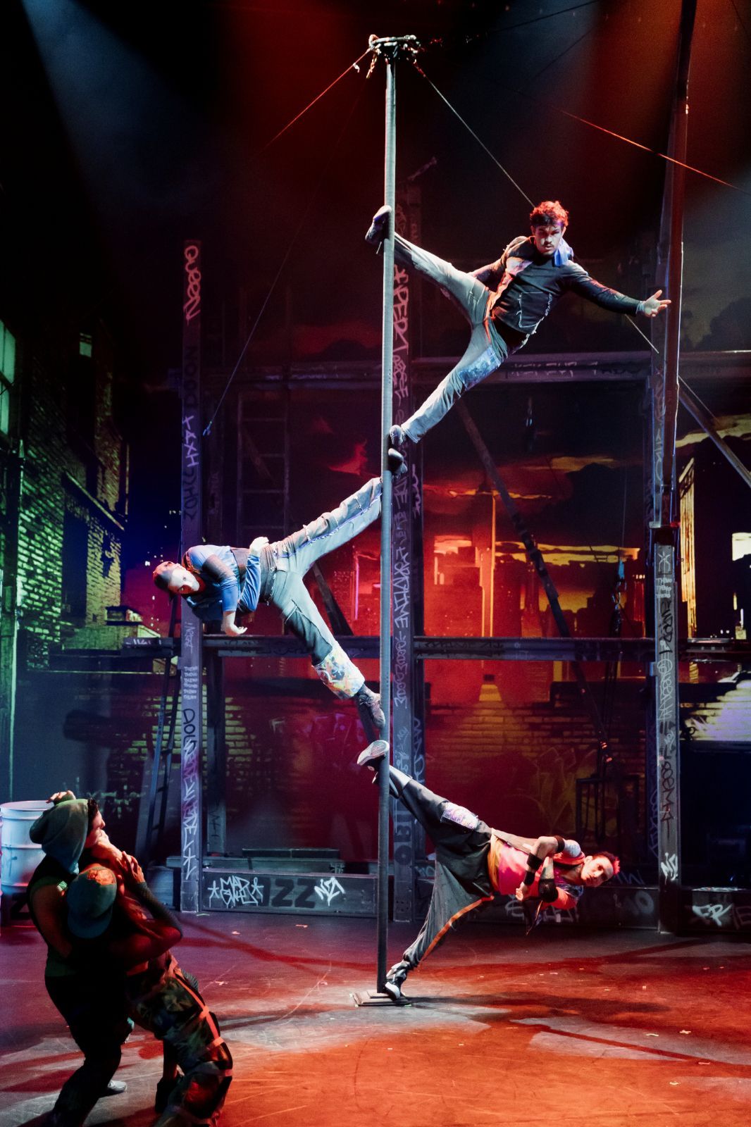 Cirque Éloize in <i>iD Reloaded</i> &copy; Caroline Thibault