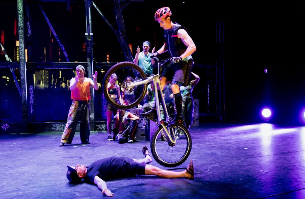 Trevor Bodogh of Cirque &Eacute;loize in <i>iD Reloaded</i> &copy; Caroline Thibault