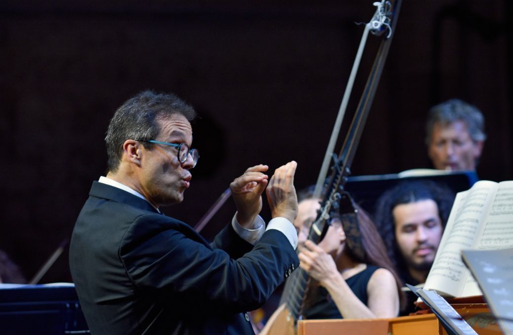 Leonardo García-Alarcón dirige <i>Acis et Galatée</i> à Ambronay &copy; Bertrand Pichène