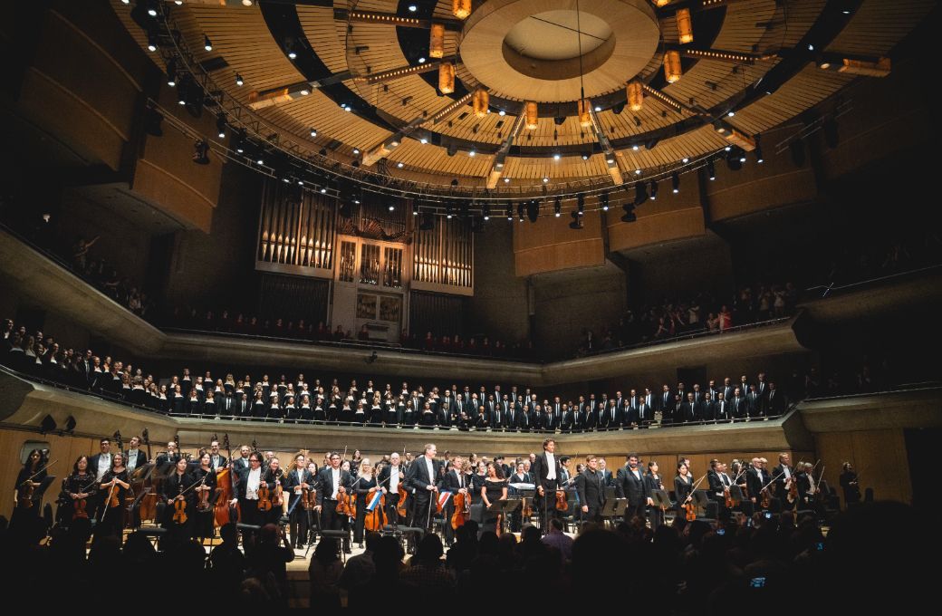 The Toronto Symphony and Toronto Mendelssohn Choir &copy; Allan Cabral, Courtesy of the Toronto Symphony Orchestra