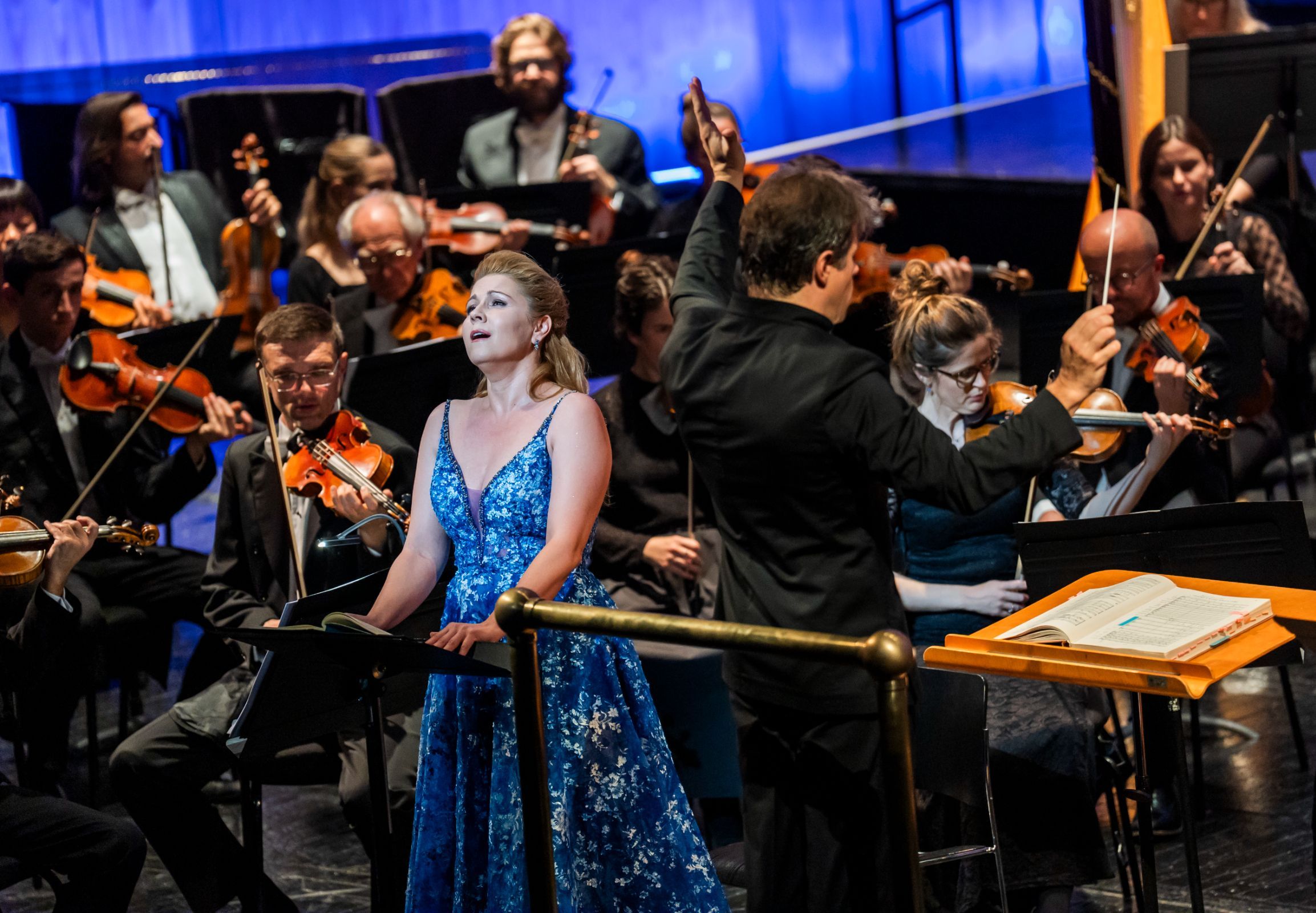 Kateřina Kněžíková,Jakub Hrůša and the Orchestra of the Royal Opera House, Covent Garden &copy; The Royal Opera | Tristram Kenton
