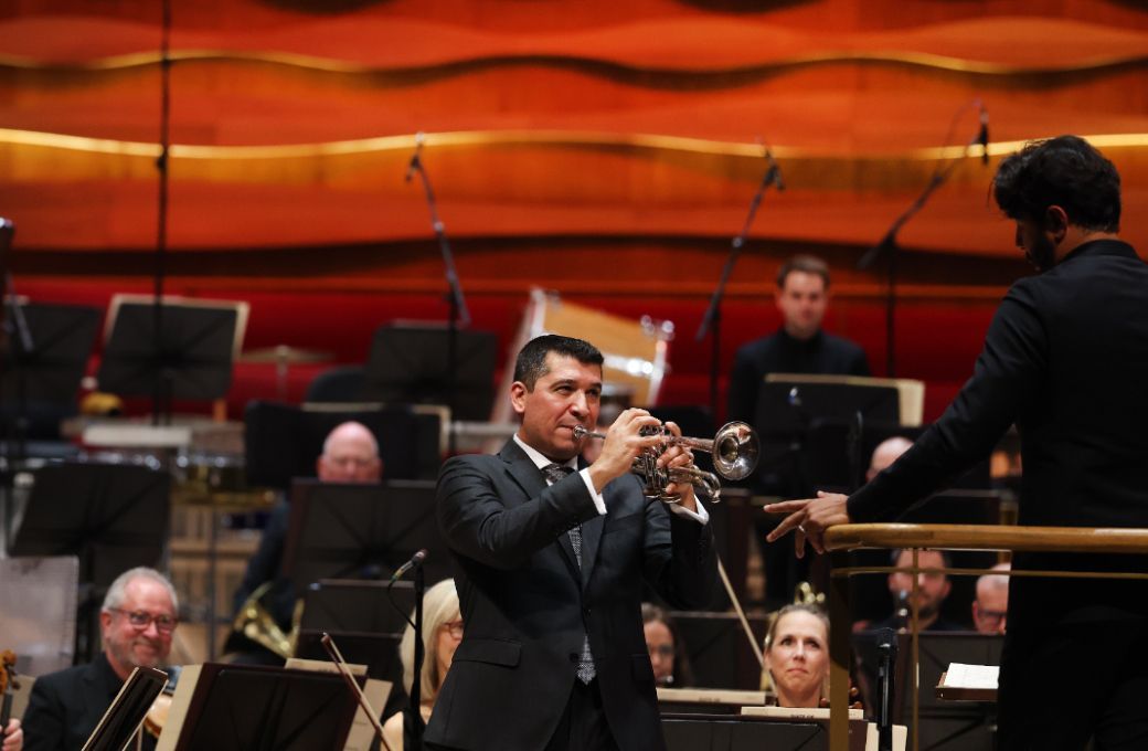Pacho Flores, Domingo Hindoyan and the Royal Liverpool Philharmonic Orchestra &copy; Gareth Jones