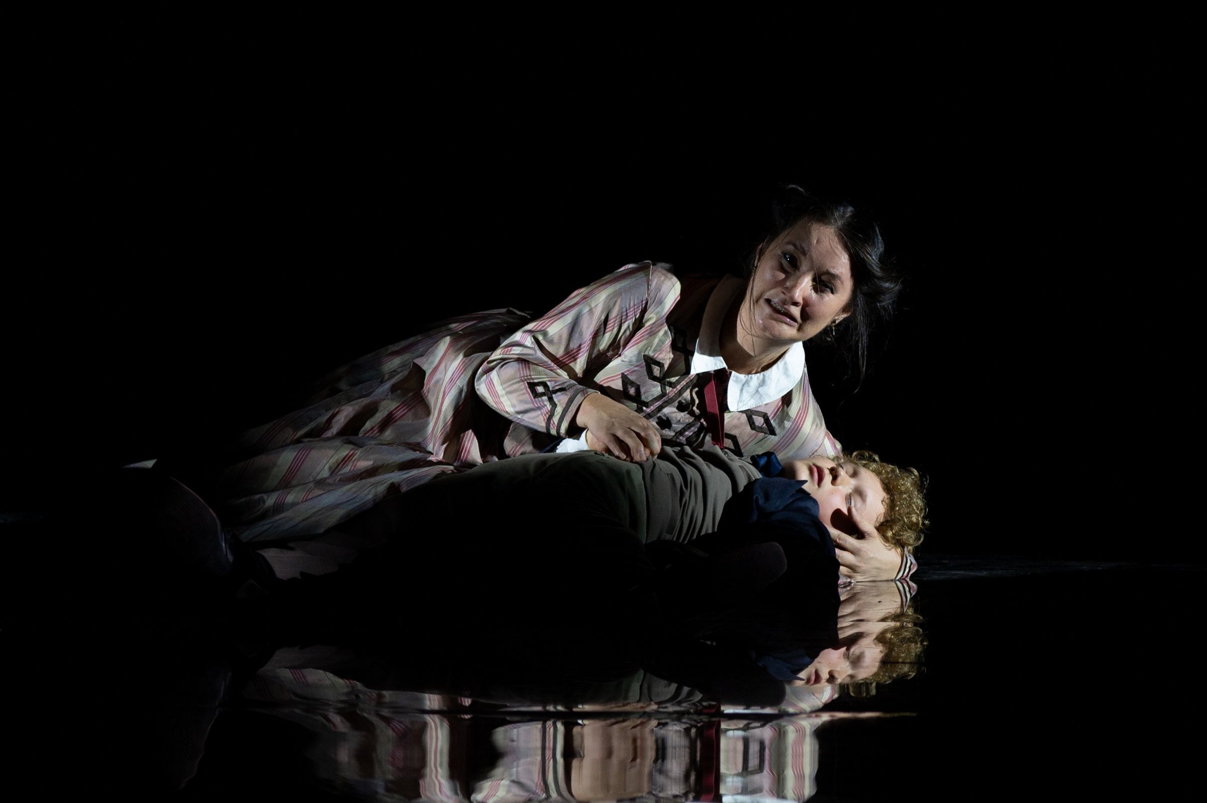 Anna Prohaska (Governess) and Zandy Hull (Miles) &copy; Fabrizio Sansoni | Teatro dell’Opera di Roma