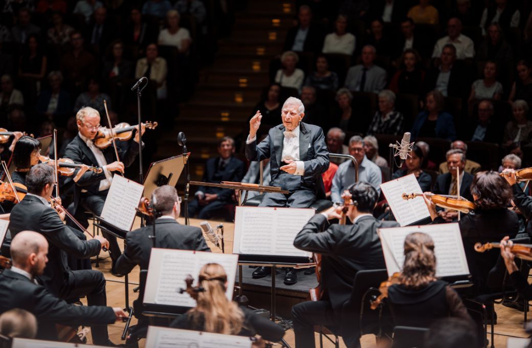 Herbert Blomstedt dirigiert das Gewandhausorchester Leipzig &copy; Konrad St&ouml;hr