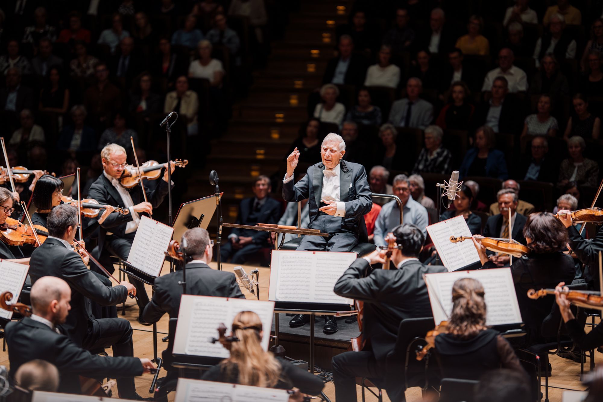 Herbert Blomstedt dirigiert das Gewandhausorchester Leipzig &copy; Konrad Stöhr