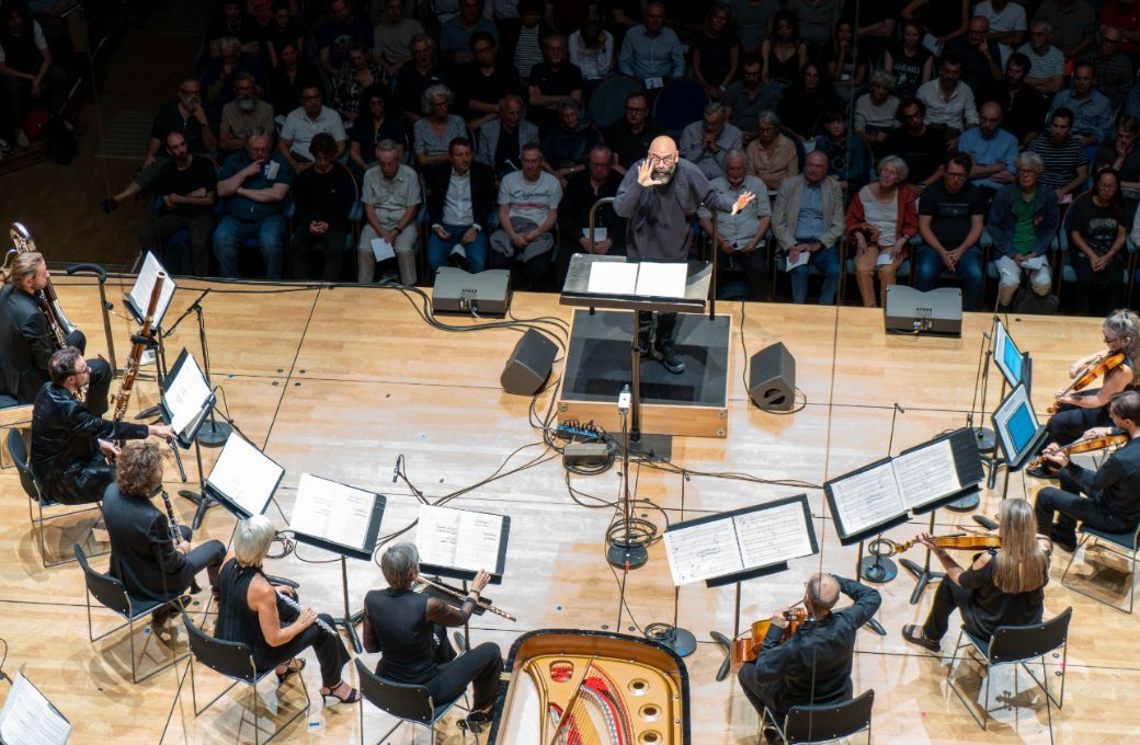 Pierre Bleuse dirige l'EIC lors du concert d'ouverture de saison &copy; Anne-Elise Grosbois
