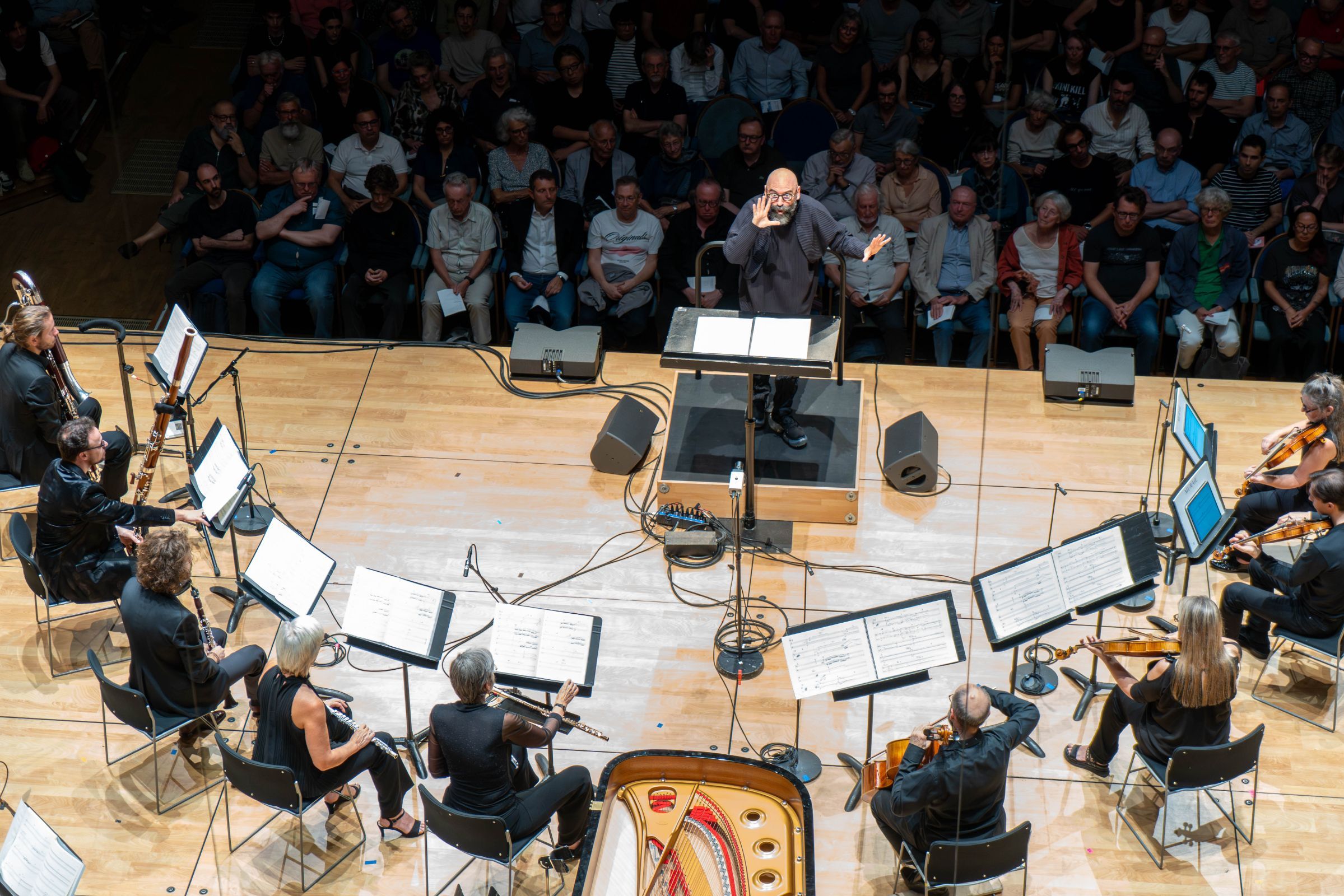 Pierre Bleuse dirige l'EIC lors du concert d'ouverture de saison &copy; Anne-Elise Grosbois