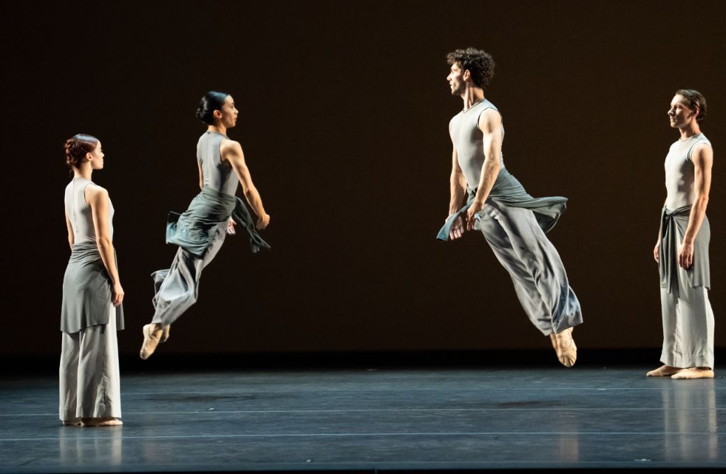 Gibney Dance in Lucinda Child's <i>Three Dances (for prepared piano) John Cage</i> &copy; Steven Pisano