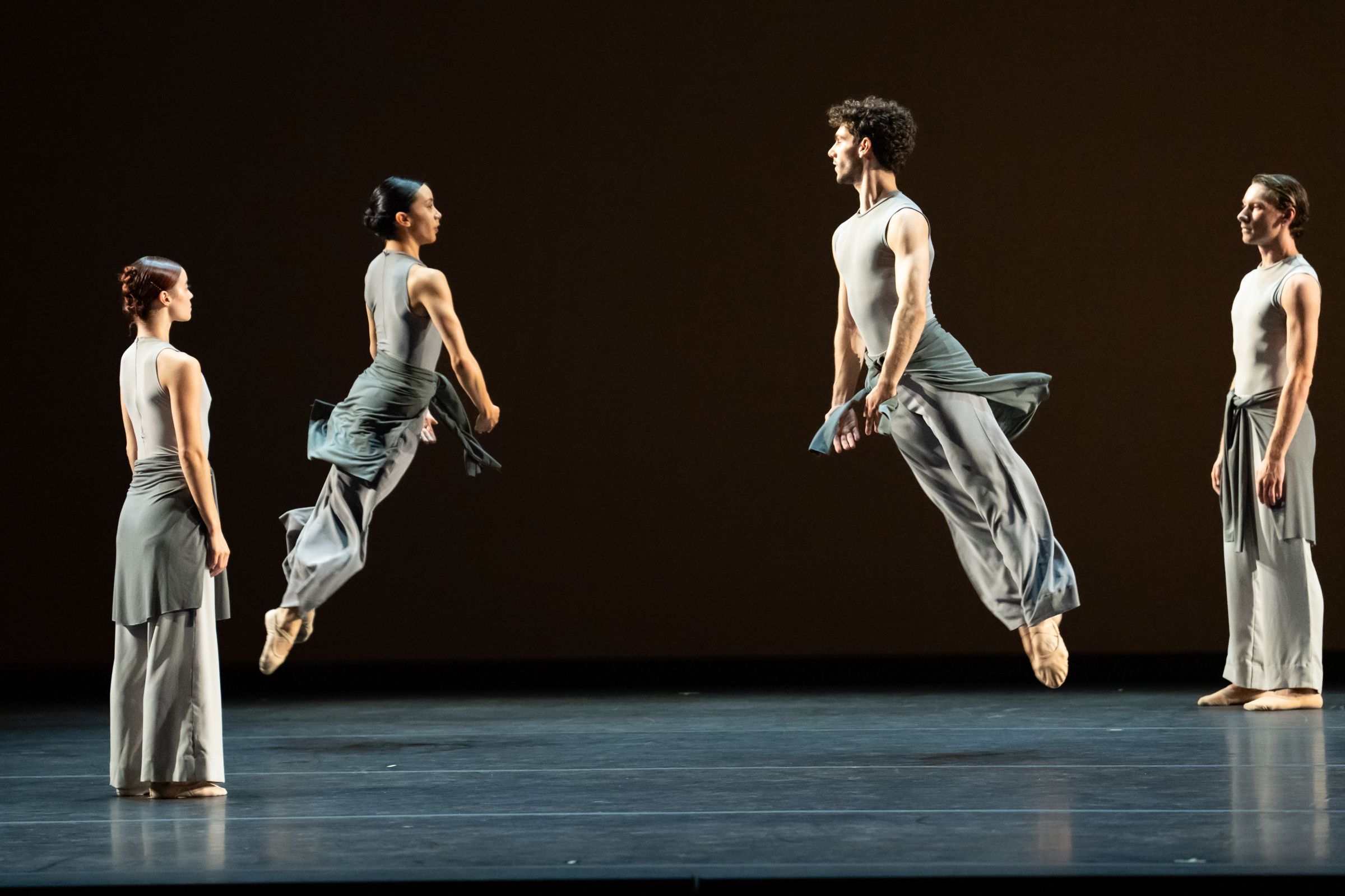 Gibney Dance in Lucinda Child's <i>Three Dances (for prepared piano) John Cage</i> &copy; Steven Pisano