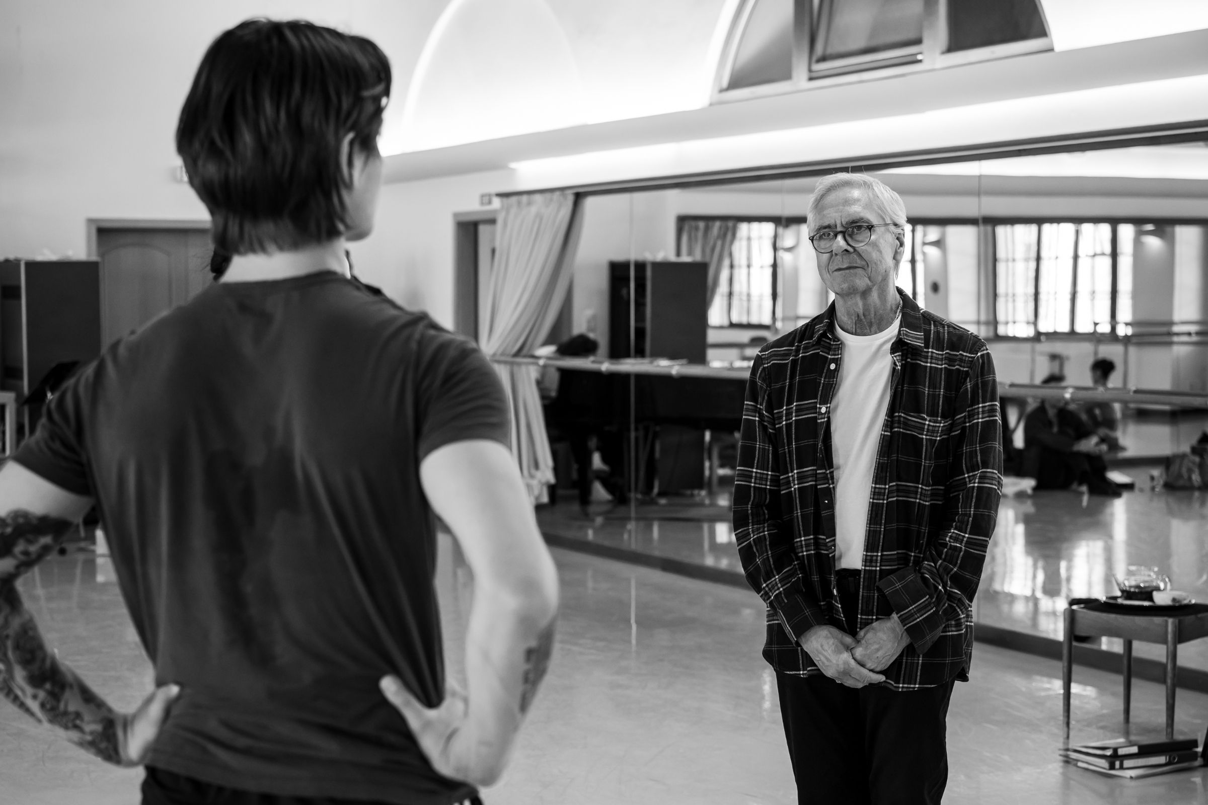 John Neumeier rehearsing Paul Irmatov of Czech National Ballet in <i>Liliom</i> © Serghei Gherciu