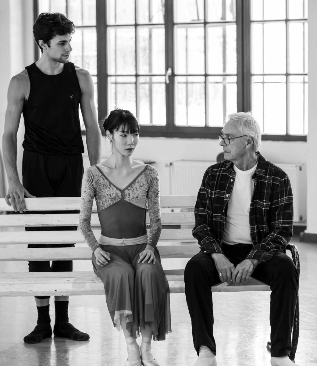 Danilo Lo Monaco and Haruka Iguchi rehearsing <i>Liliom</i> with John Neumeier for Czech National Ballet © Serghei Gherciu