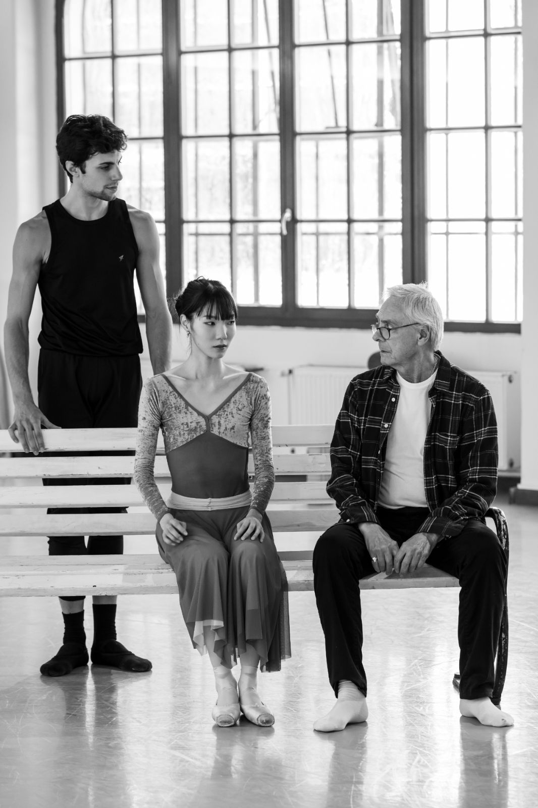 Danilo Lo Monaco and Haruka Iguchi rehearsing <i>Liliom</i> with John Neumeier for Czech National Ballet © Serghei Gherciu