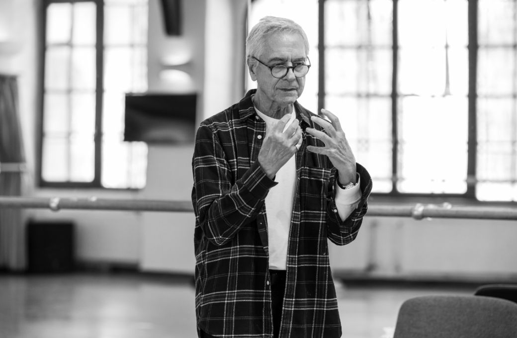 John Neumeier rehearsing <i>Liliom</i> with Czech National Ballet © Serghei Gherciu