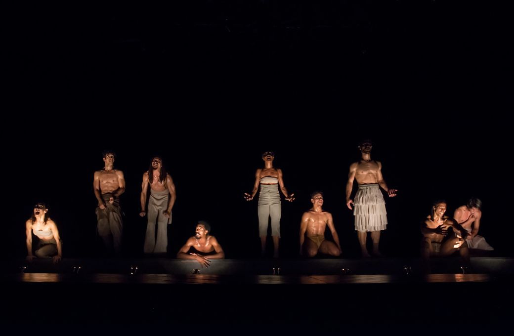 Acosta Danza in Goyo Montero's <i>Llamada</i> © Ariel Ley