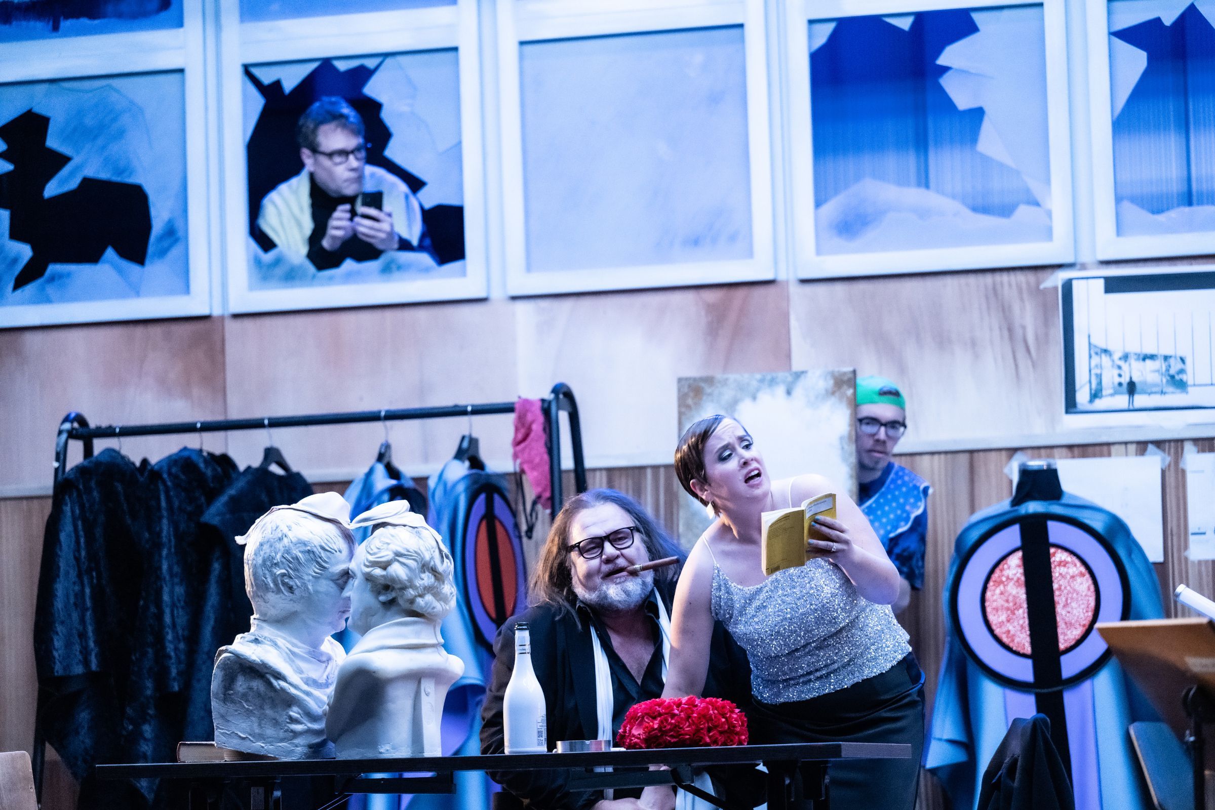 Jörn Eichler (Licht), Uwe Schenker-Primus (Adam Richter), Anna Schoeck (Eve), Leon Kohlstadt © Sandra Then