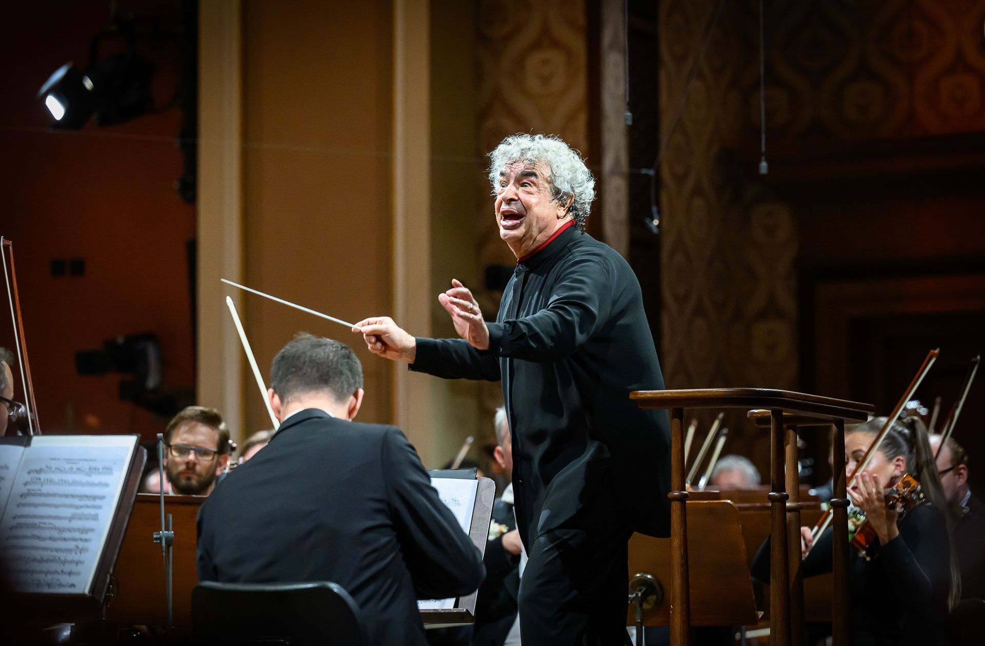 Semyon Bychkov conducts the Czech Philharmonic © Petra Hajská