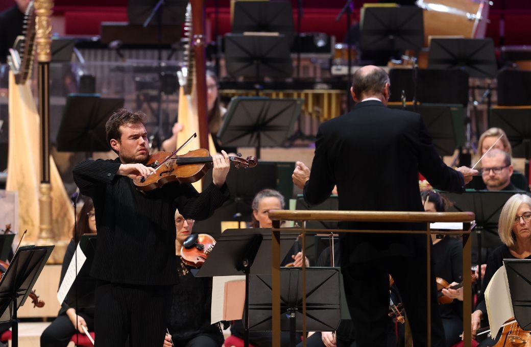Timothy Ridout and Andrew Manze &copy; Gareth Jones