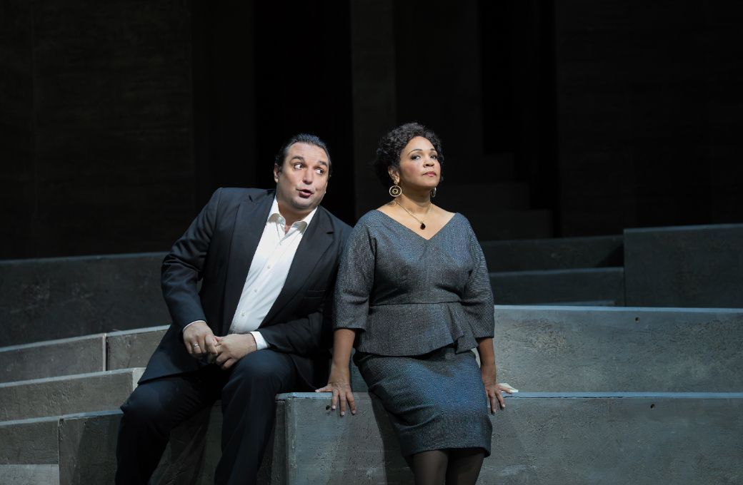 Adam Plachetka (Leporello) and Janai Brugger (Donna Elvira) &copy; Ken Howard | Met Opera