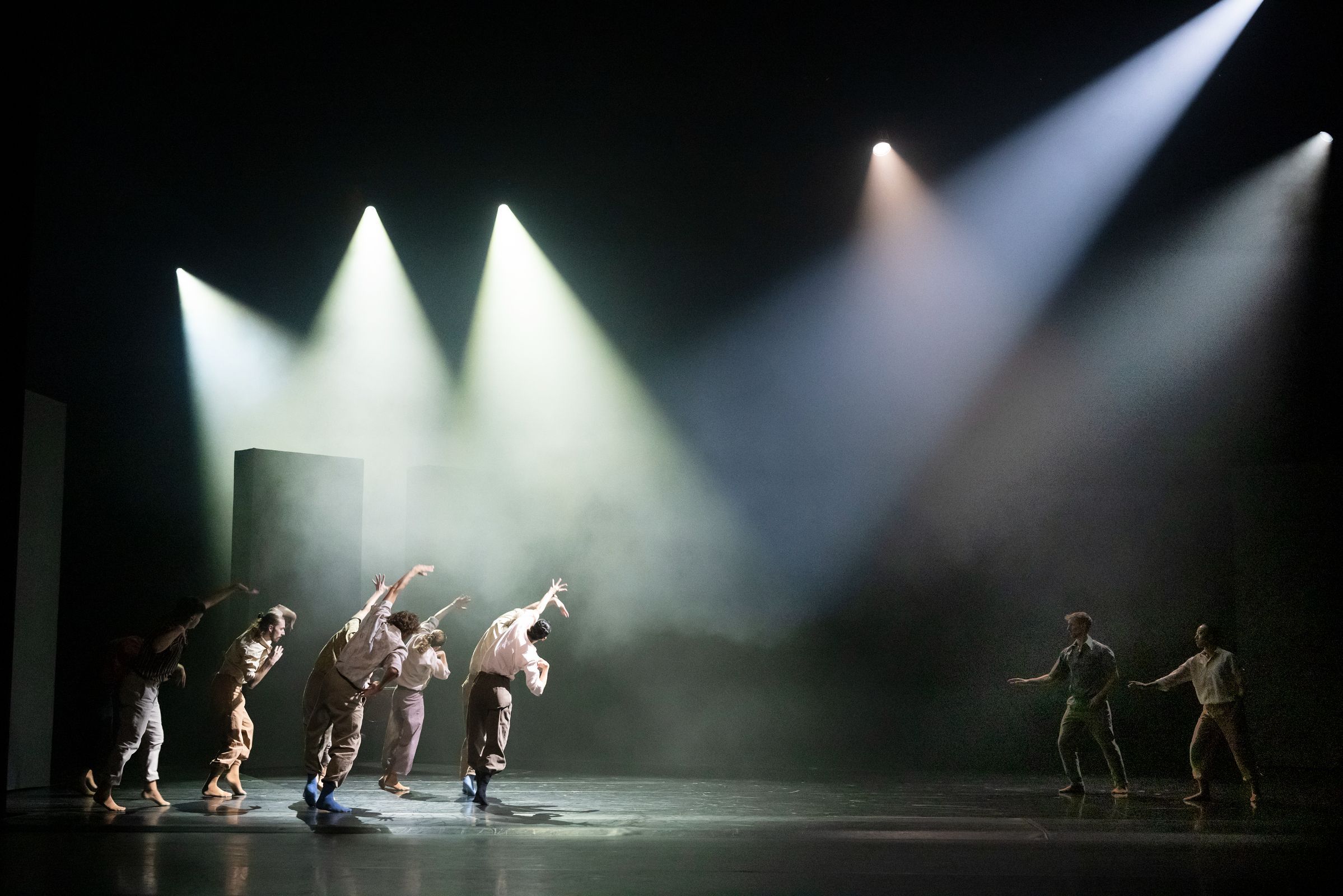 Opera Ballet Vlaanderen in Hofesh Shechter's <i>Grand Finale</i> &copy; Koen Broos, OBV