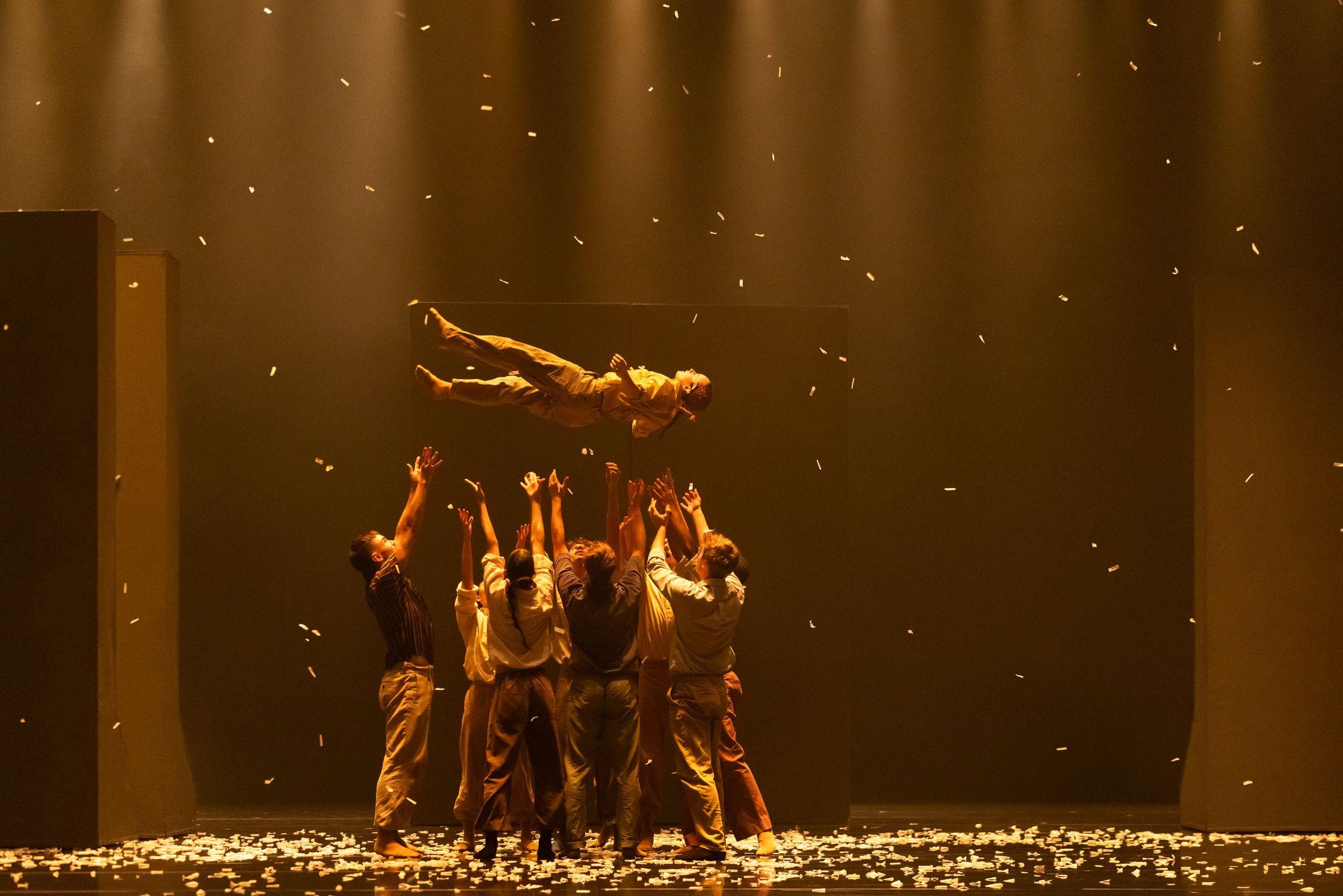Opera Ballet Vlaanderen in Hofesh Shechter's <i>Grand Finale</i> &copy; Koen Broos, OBV
