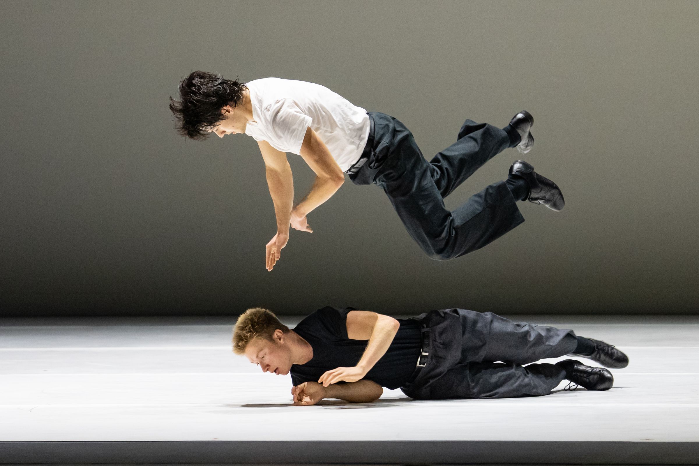 Ballet BC in <i>Obsidian</i> by Bobbi Jene Smith and Or Schraiber &copy; Steven Pisano