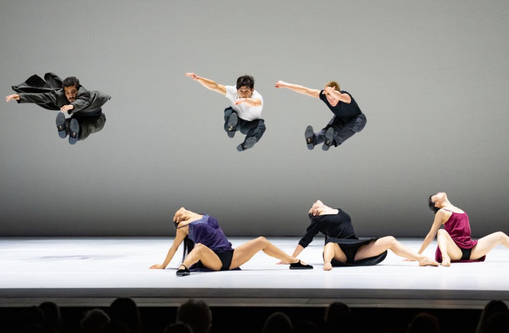 Ballet BC in <i>Obsidian</i> by Bobbi Jene Smith and Or Schraiber &copy; Steven Pisano