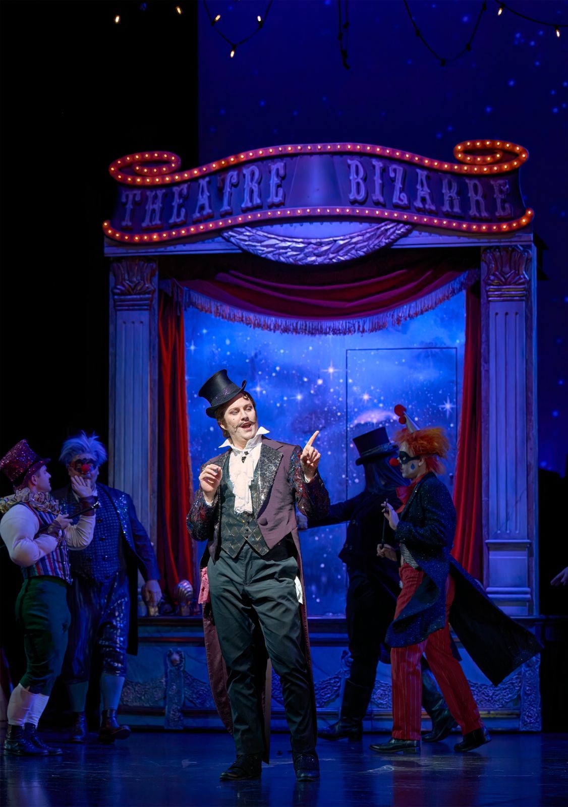 Gordon Bintner (Mercutio) &copy; Michael Cooper