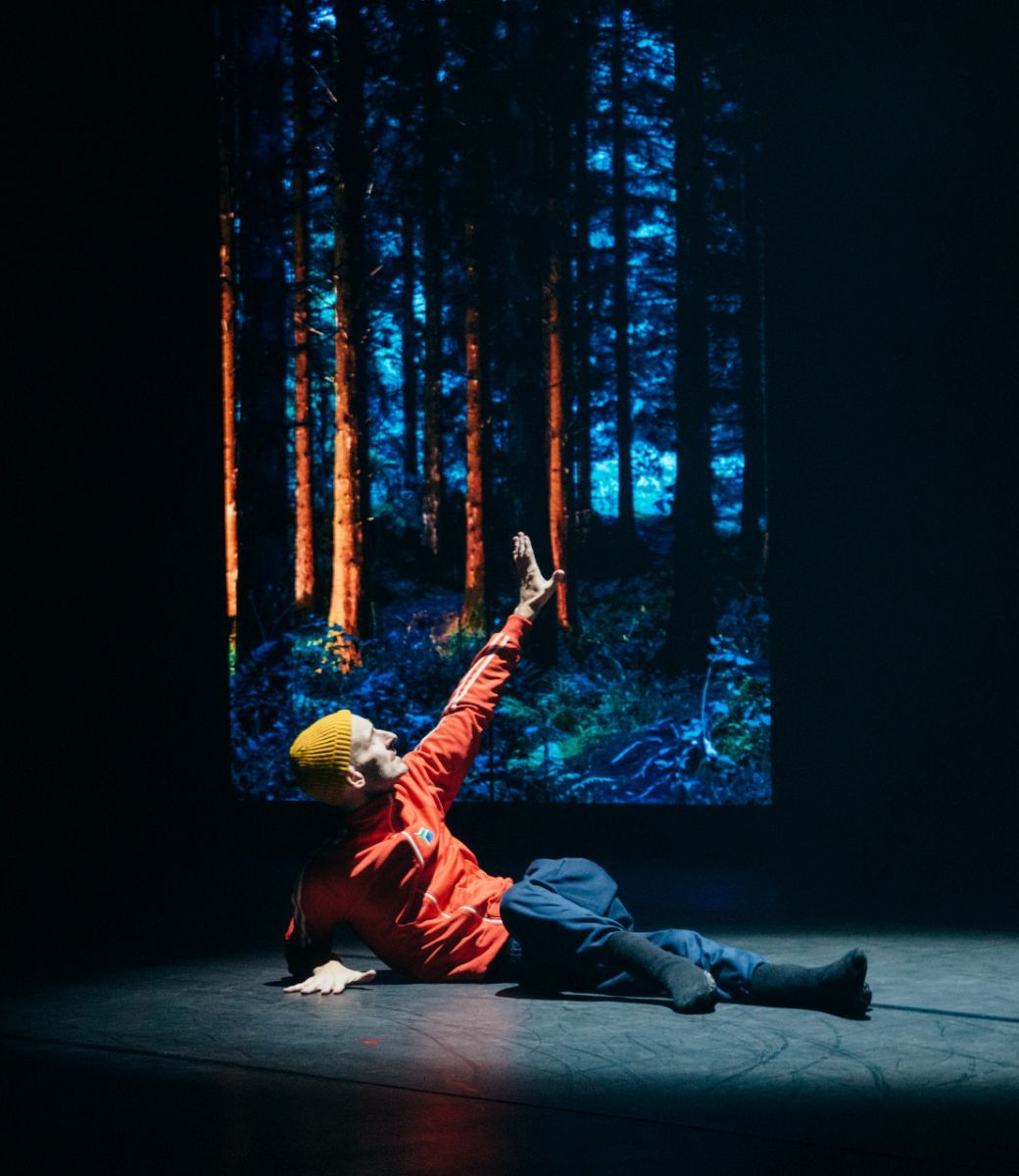 Marc Brew in <i>an Accident/a Life</i> by Brew and Sidi Larbi Cherkaoui &copy; Filip Van Roe