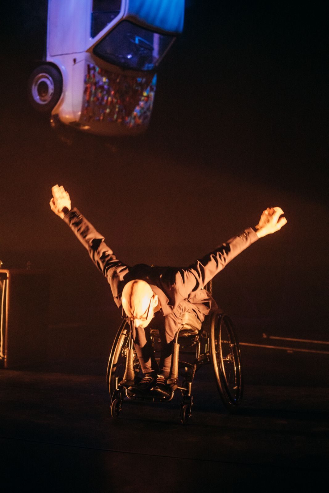 Marc Brew in <i>an Accident/a Life</i> by Brew and Sidi Larbi Cherkaoui &copy; Filip Van Roe