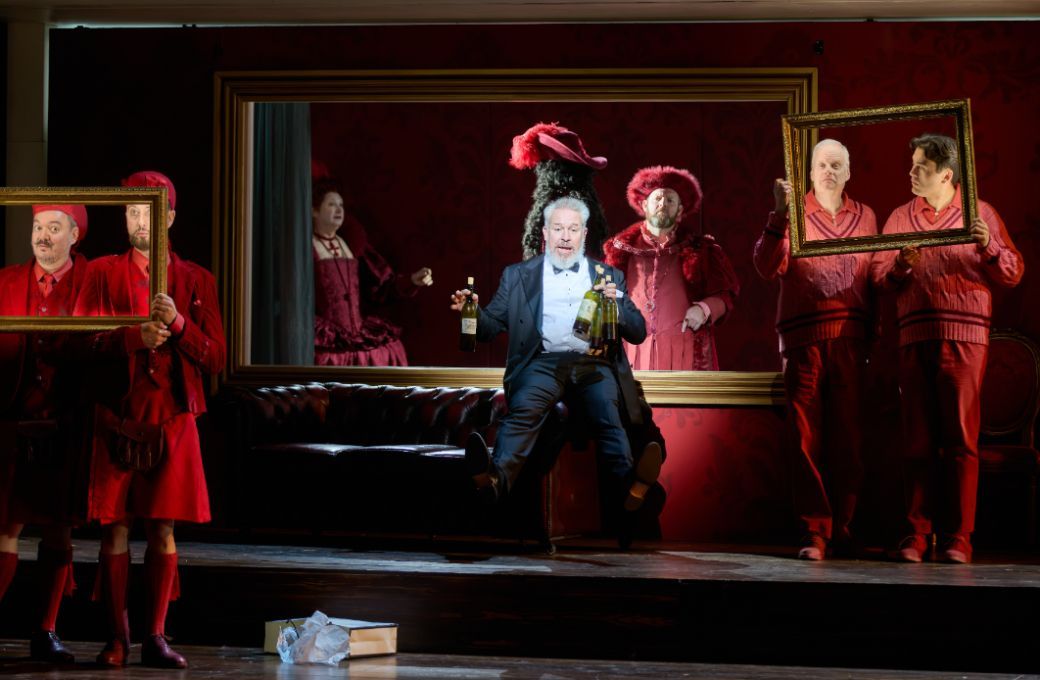 Simon Bailey (Don Magnifico) and the ENO Chorus &copy; Mark Douet