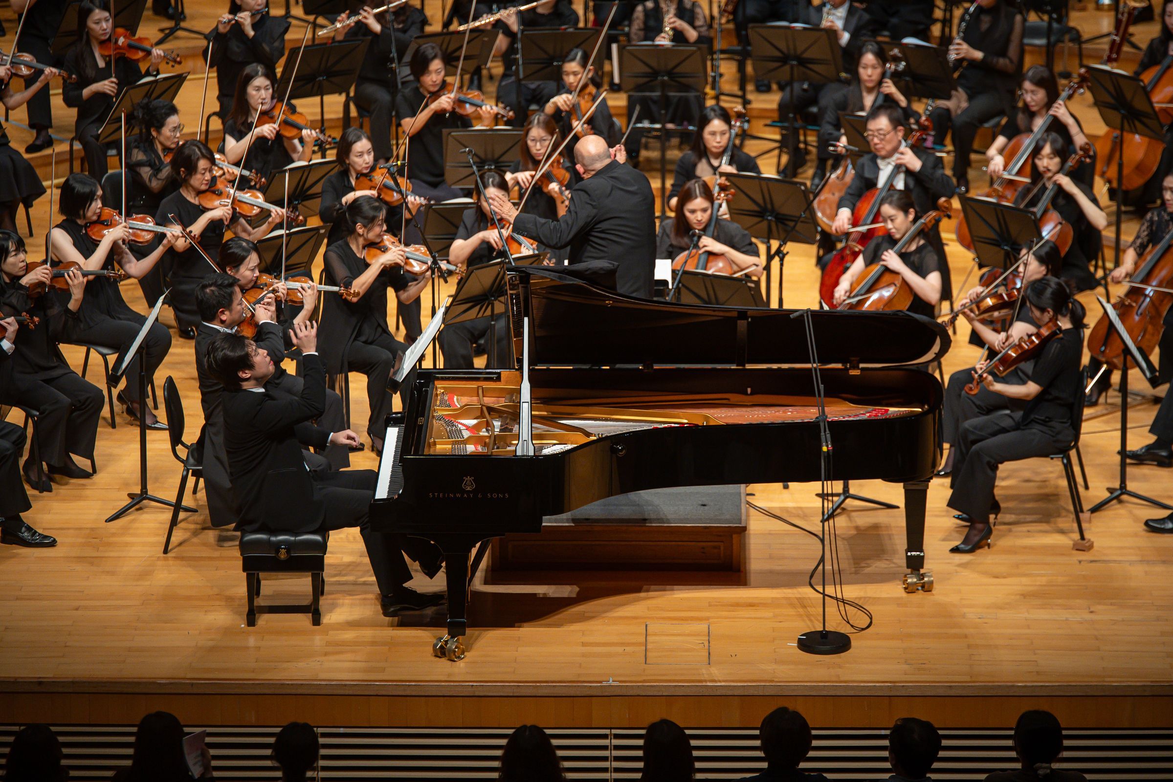 Jaehong Park, Zaap van Zweden and the Seoul Philharmonic Orchestra &copy; Seoul Philharmonic Orchestra