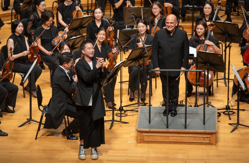 Jae-il Jung, Jaap van Zweden and the Seoul Philharmonic Orchestra &copy; Seoul Philharmonic Orchestra