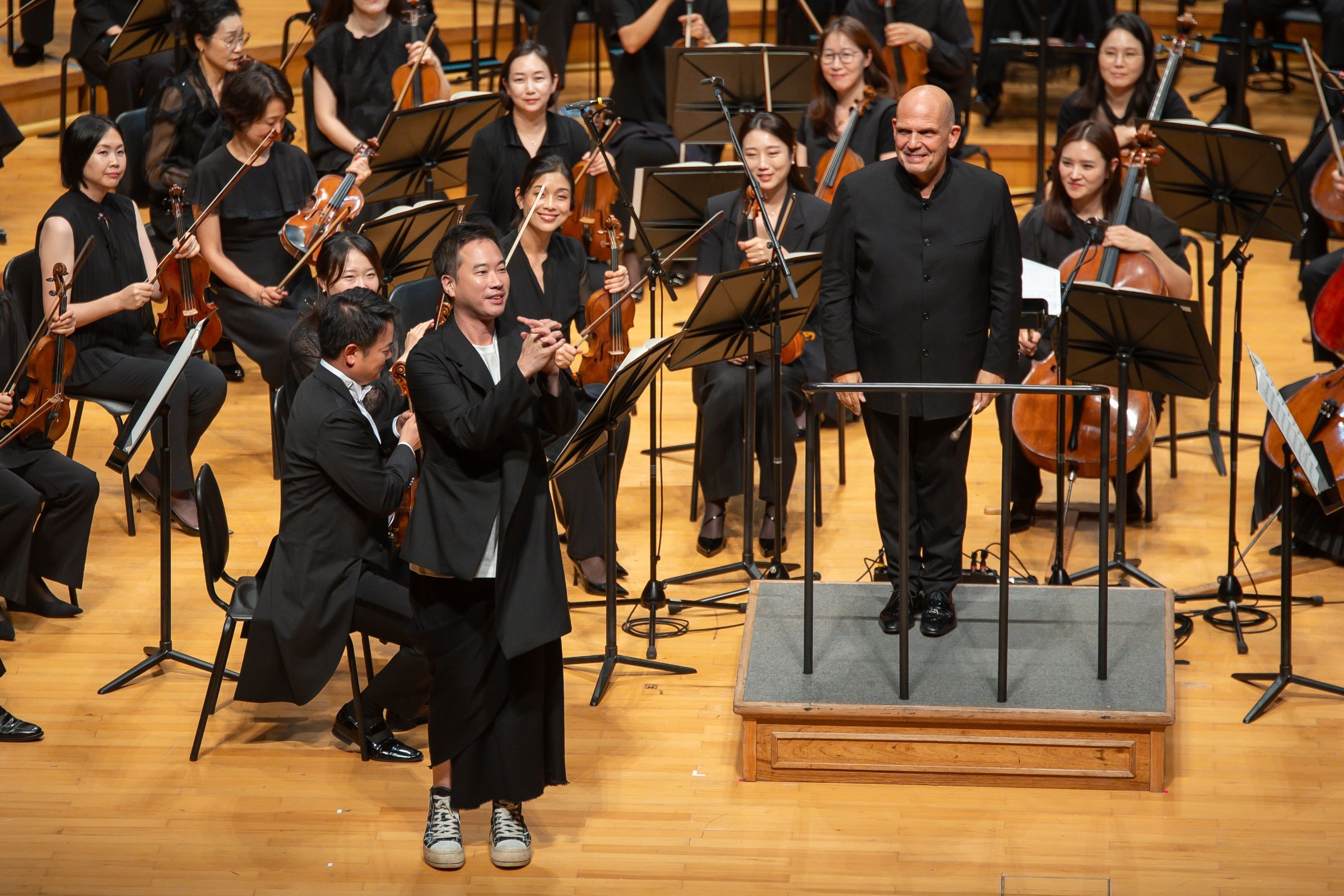 Jae-il Jung, Jaap van Zweden and the Seoul Philharmonic Orchestra &copy; Seoul Philharmonic Orchestra