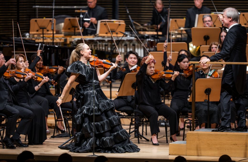 Leila Josefowicz, David Ronertson and the New York Philharmonic &copy; Chris Lee